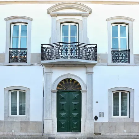 Xtraordinary Moments