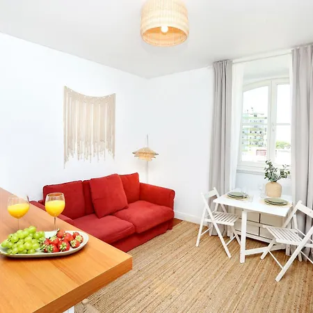 Xtraordinary Moments